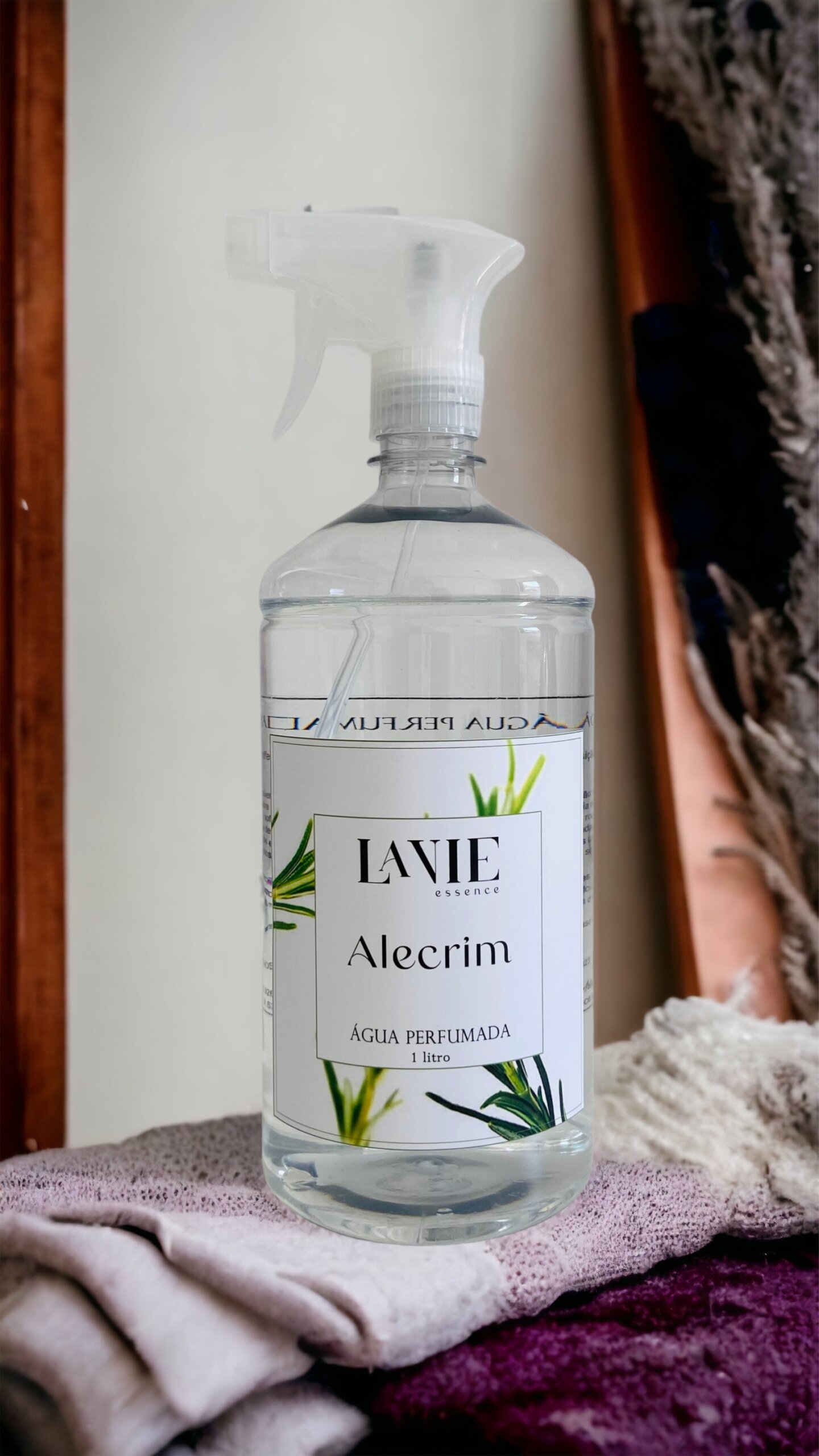 Life Essences Water Life Series.０1000 ml Água para Lençol Alecrim 1 Litro - La Vie Essence - Fragrâncias